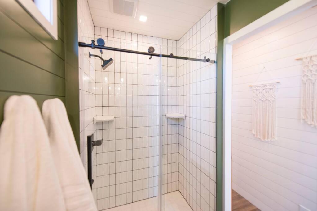 Container Home With Rooftop Views And Pickleball-Pecan Grove Bellmead المظهر الخارجي الصورة