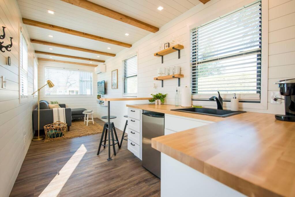 Container Home With Rooftop Views And Pickleball-Pecan Grove Bellmead المظهر الخارجي الصورة