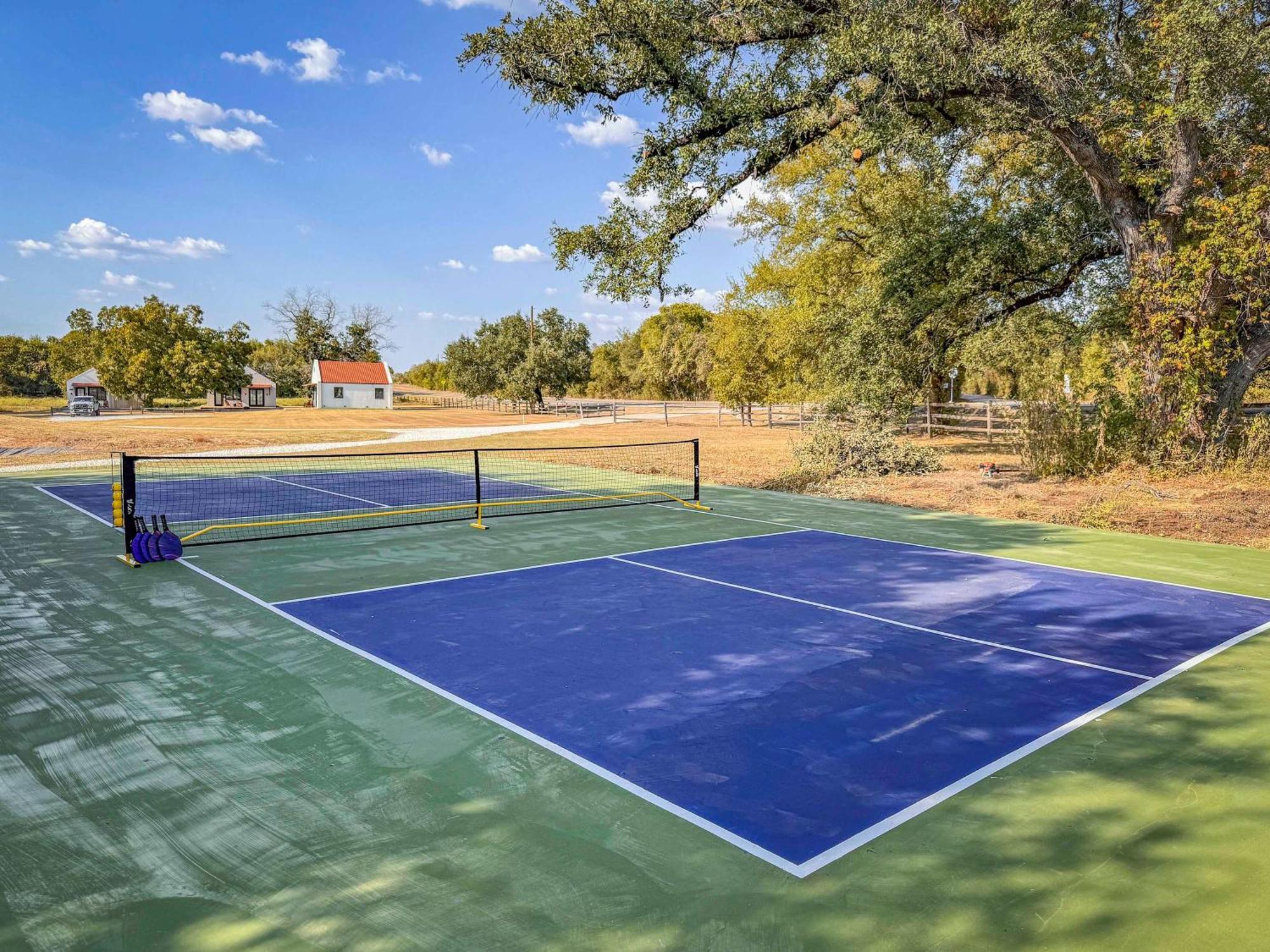 Container Home With Rooftop Views And Pickleball-Pecan Grove Bellmead المظهر الخارجي الصورة