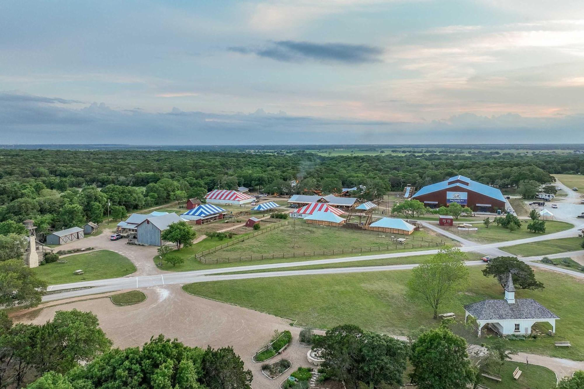 Container Home With Rooftop Views And Pickleball-Pecan Grove Bellmead المظهر الخارجي الصورة